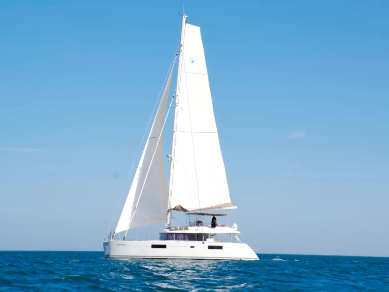 Catamaran hire in Olbia - Lagoon Lagoon 560