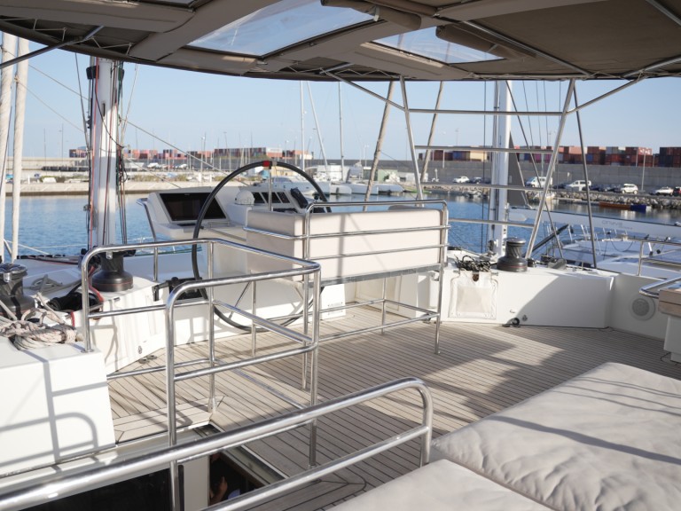 Hire Catamaran Lagoon with a boat licence