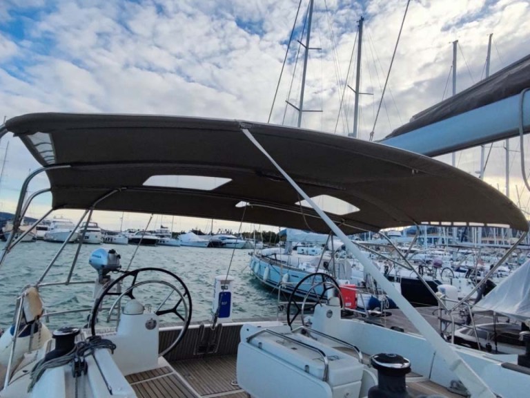 Hire a Jeanneau Sun Odyssey 519 Lefkáda