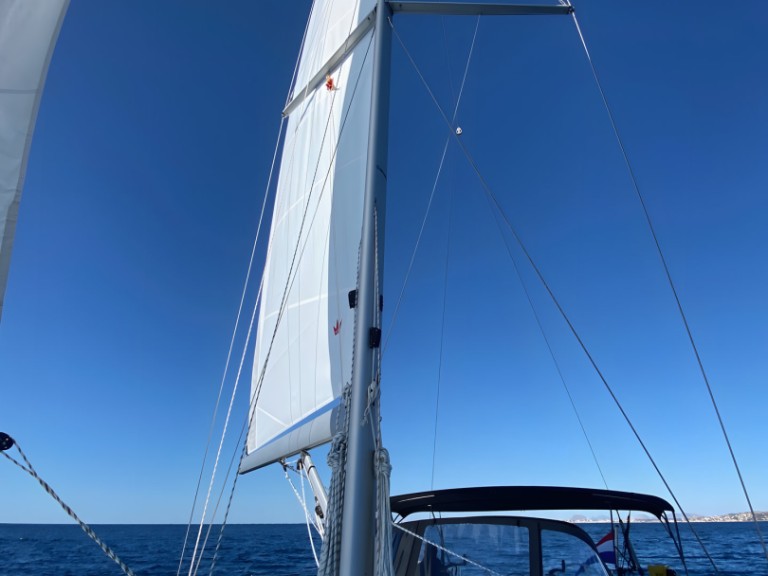 Hire Sailboat Bavaria with a boat licence