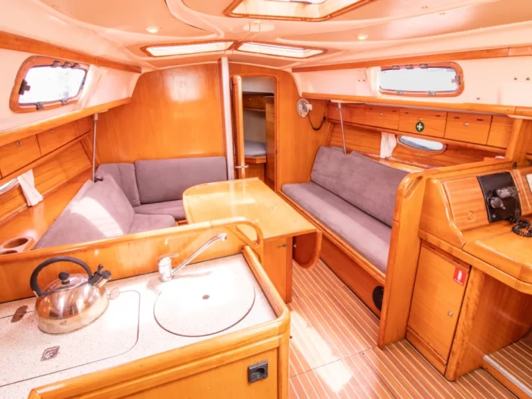 Hire Sailboat with or without skipper Bavaria Nikiána