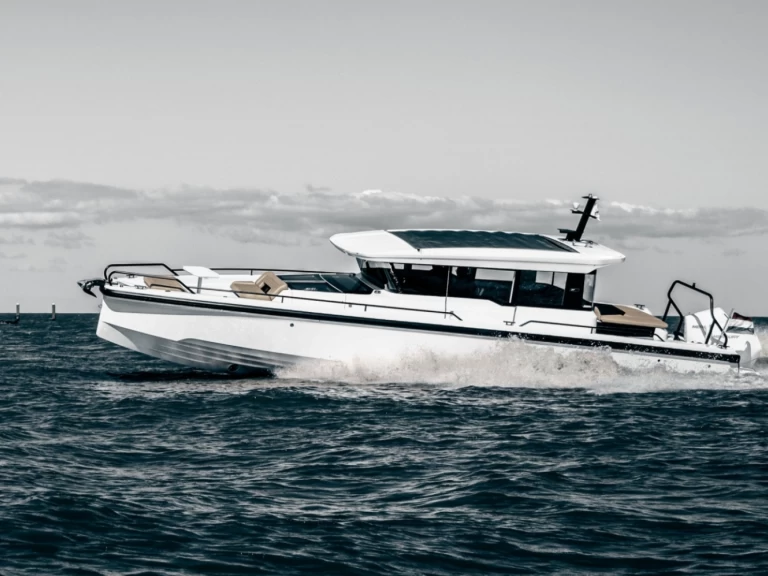 Yacht hire La Trinité-sur-Mer cheap Axopar 37 XC Cross Cabin