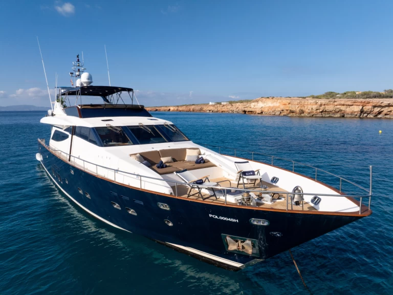 Hire a Guy Couach Guy Couach 2800 Ibiza Magna