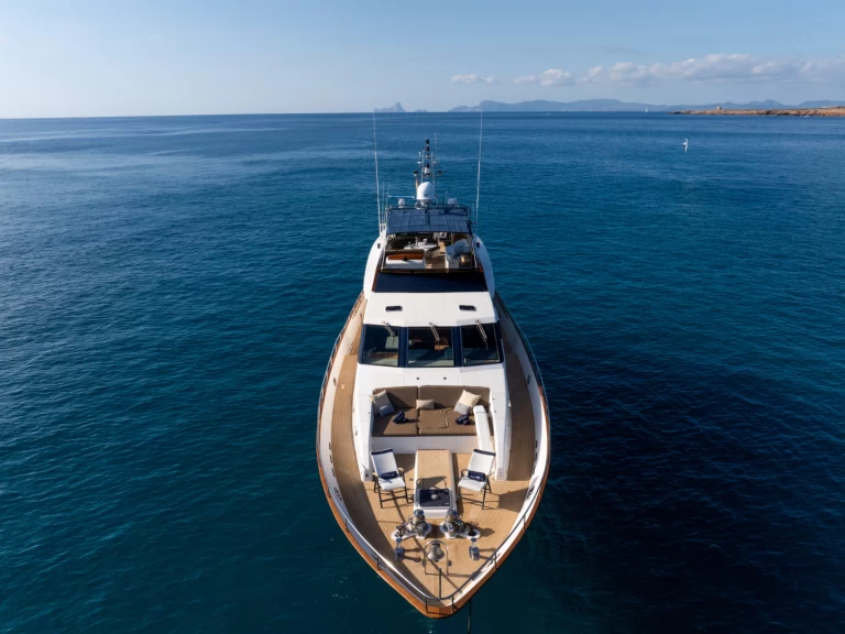 Yacht hire Ibiza Magna cheap Guy Couach 2800