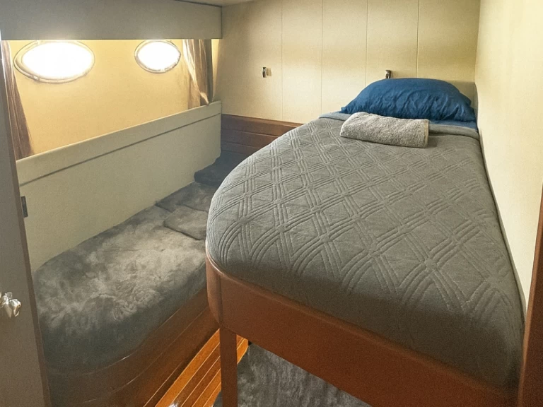 Charter a Monte Fino Montefino 68 in Puntarenas on Samboat