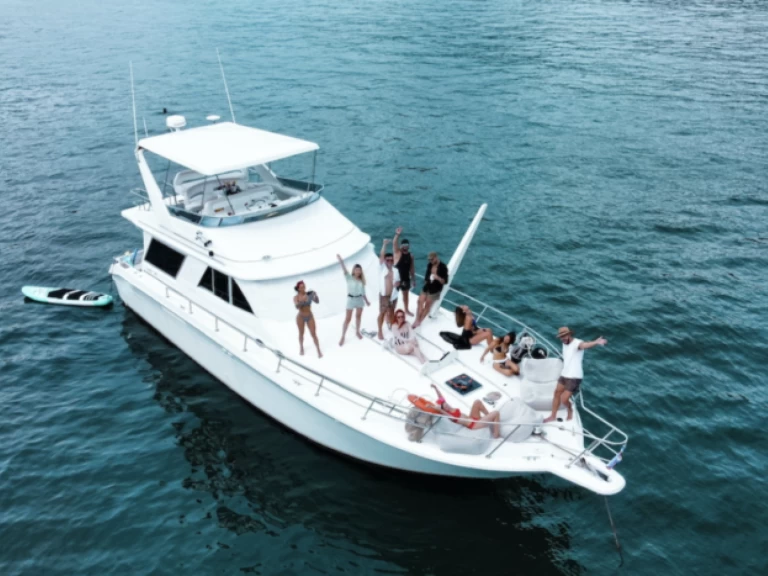 Luxury Yacht to hire Quepos at the best price