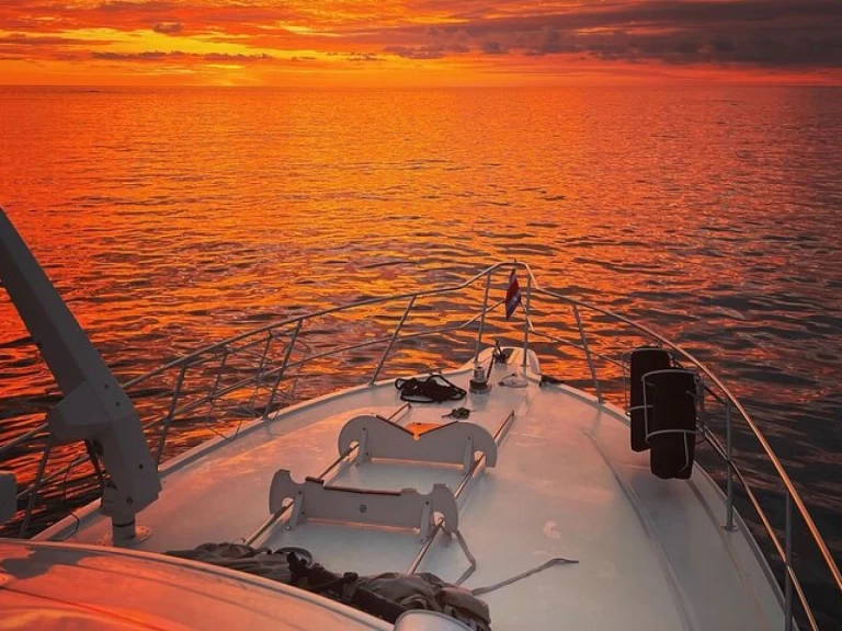 Sea Ray Sea Ray 53 charter bareboat or skippered in  Quepos