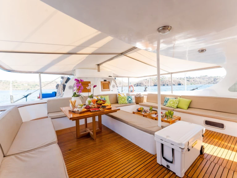 Hire Catamaran Aqua Catamaran with a boat licence