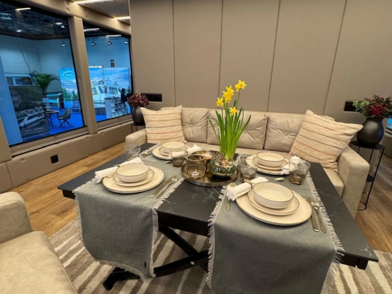 Charter a Luxboot Luxboot in Buchholz on Samboat