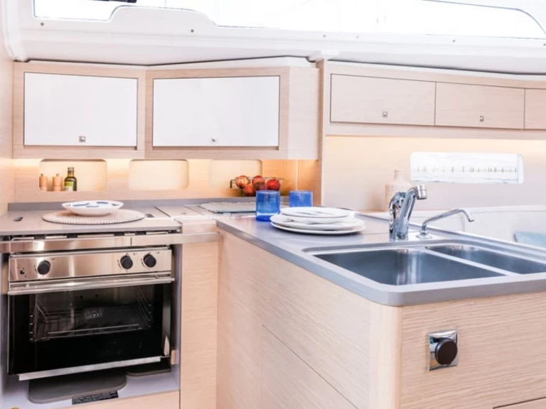 Sailboat to hire Procida at the best price