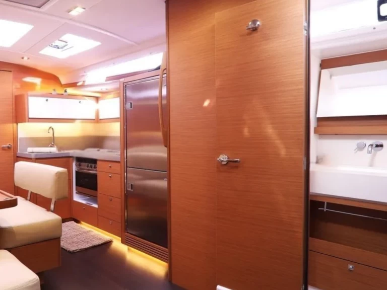 Yacht hire Palermo cheap Dufour 470