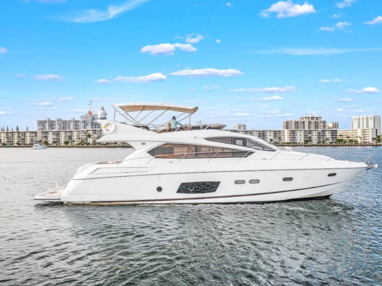 Charter a Sunseeker Manhattan 70 in Miami Beach on Samboat