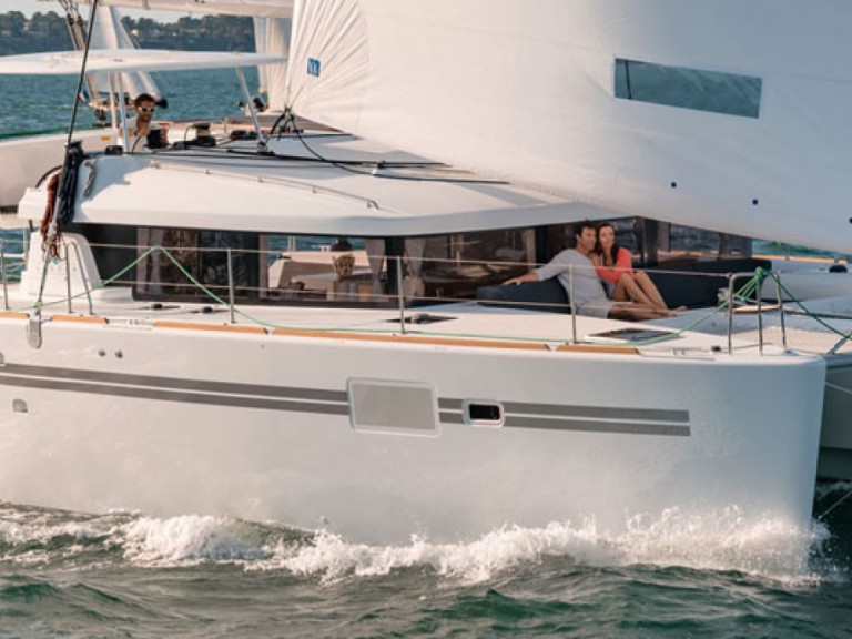 Charter a Lagoon Lagoon 450 Sport Top in Portocolom on Samboat