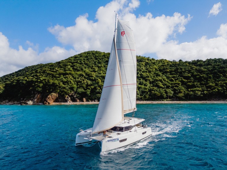 Catamaran hire in Road Town - Fountaine Pajot Astrea 42