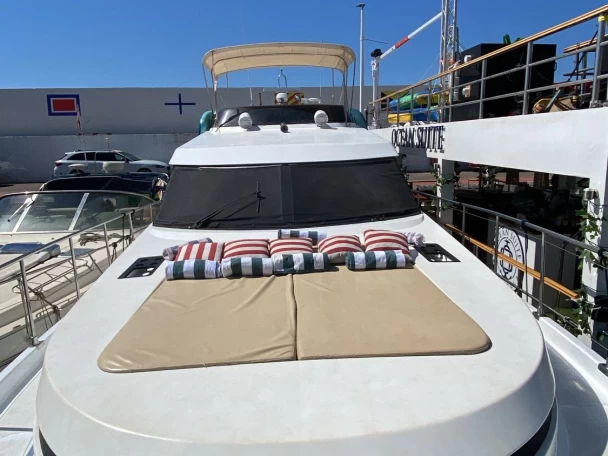 Charter a Astondoa Astondoa 50 GL in Marbella on Samboat