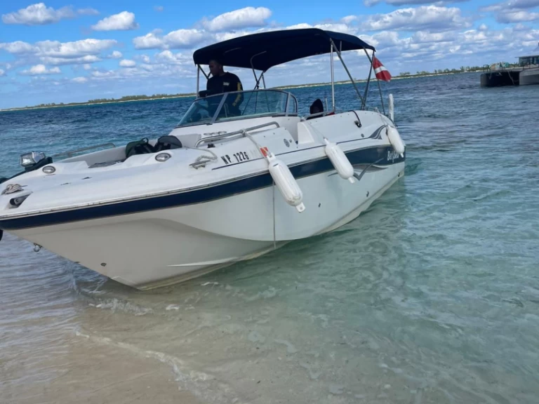 Motorboat to hire Nassau at the best price