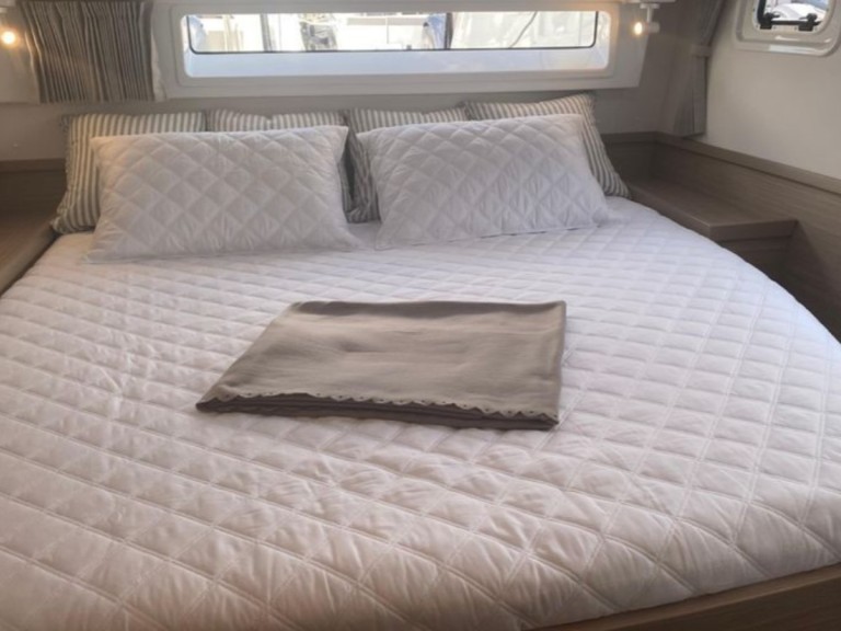 Catamaran to hire Lefkáda at the best price