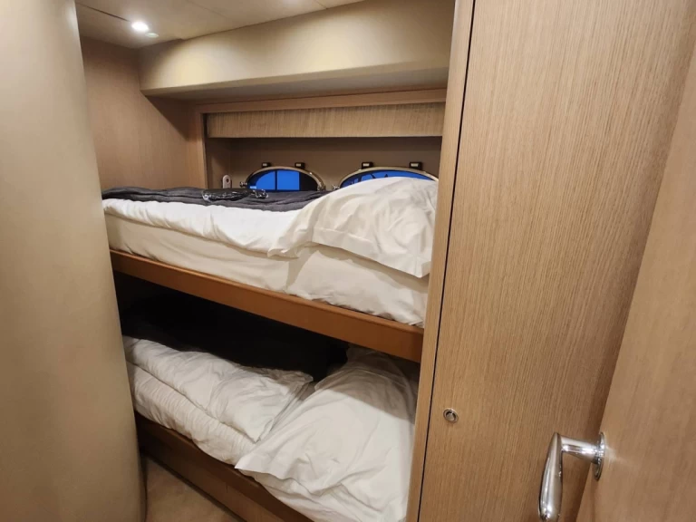 Luxury Yacht to hire Podstrana at the best price