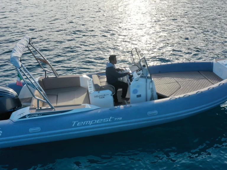 Hire RIB Capelli with a boat licence