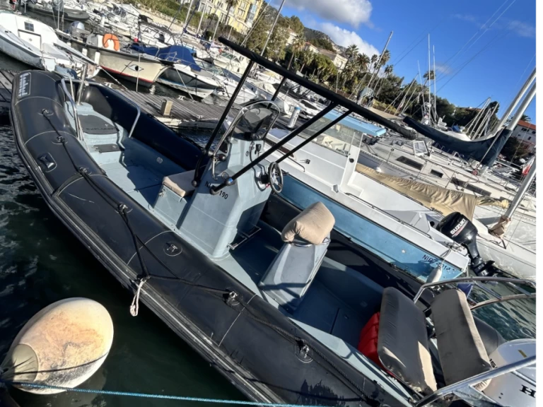 Hire RIB Zodiac with a boat licence