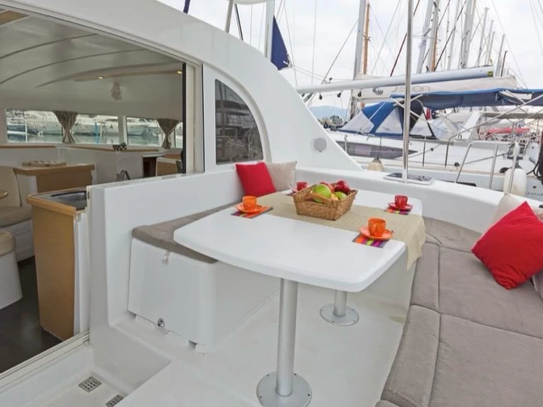 Catamaran hire in Ibiza Town - Lagoon Lagoon 380 S2