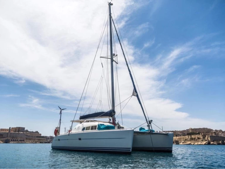 Catamaran hire in Sliema - Lagoon Lagoon 410