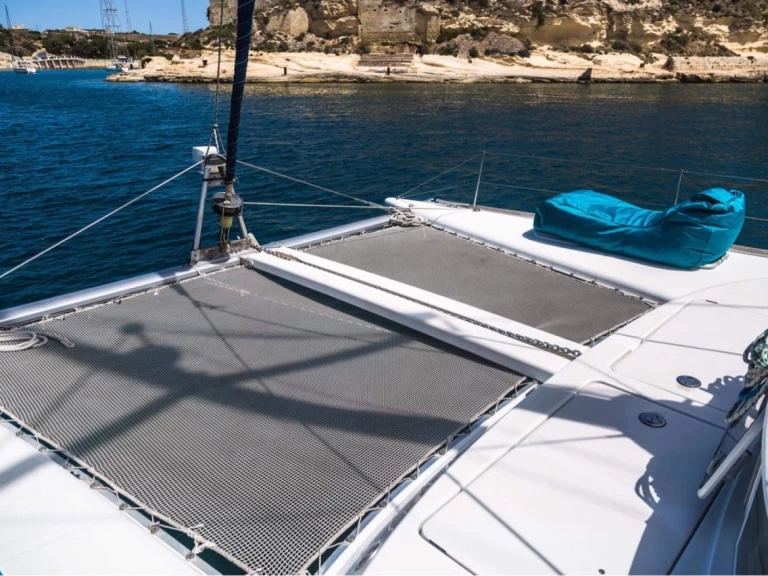 Hire Catamaran Lagoon with a boat licence