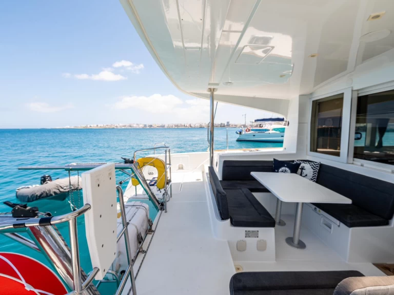 Catamaran hire in Ta' Xbiex - Lagoon Lagoon 39