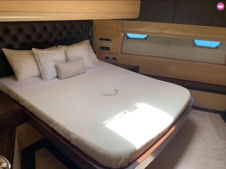 Motorboat hire in Gardens Yacht Marina - Leopard Leopard 23