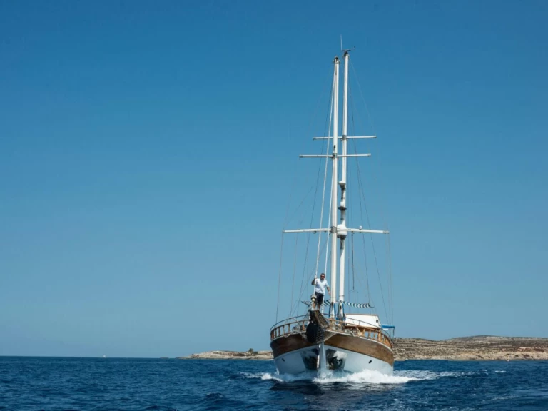 Hire a Stalen Zeiljacht Motiva 39 Buġibba