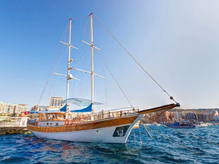Yacht hire Buġibba cheap Motiva 39