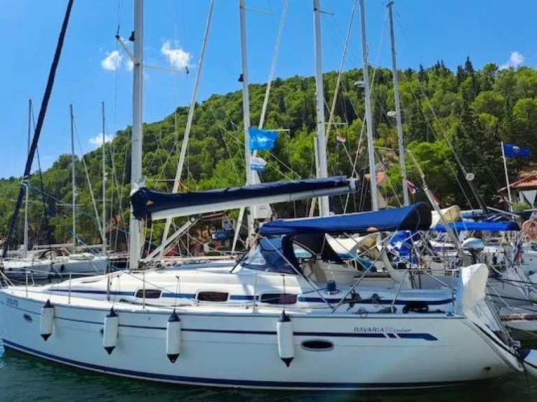 Hire Sailboat Bavaria with a boat licence