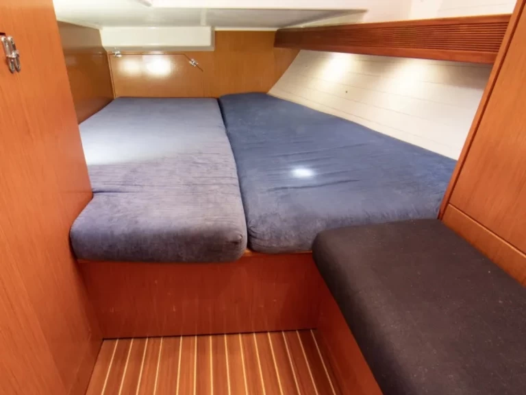 Hire a Bavaria Bavaria 40 Nikiána