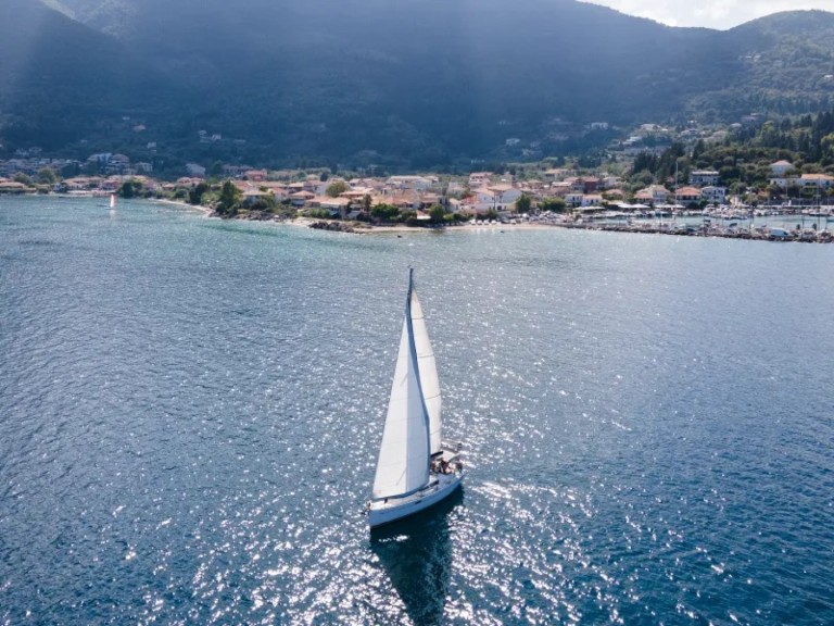 Hire Sailboat Jeanneau with a boat licence