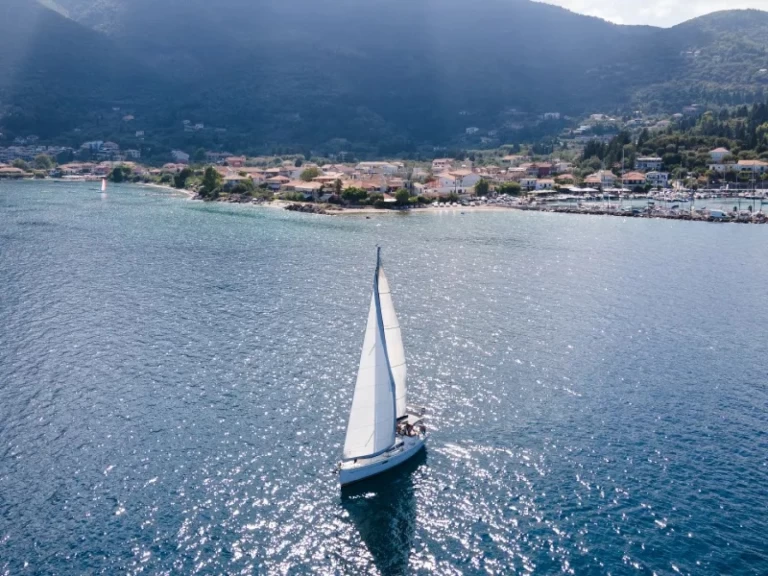 Hire Sailboat Jeanneau with a boat licence