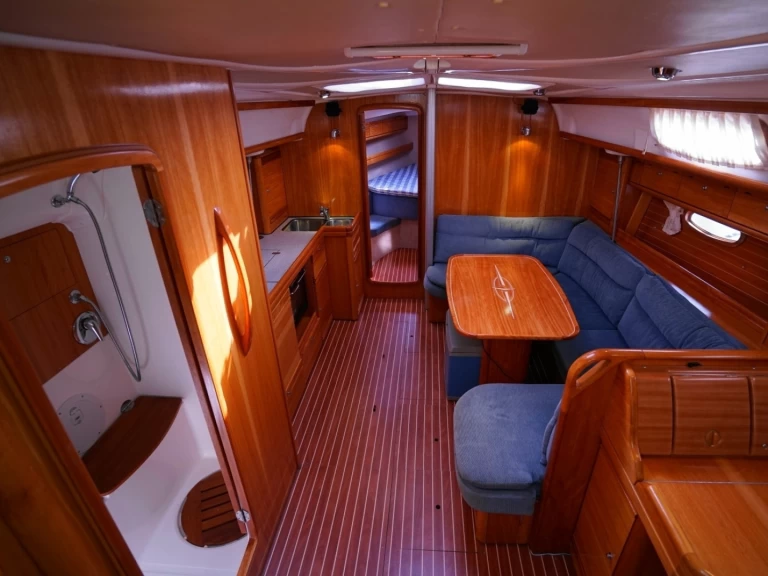 Sailboat hire in Nikiána - Bavaria Bavaria 39 Cruiser