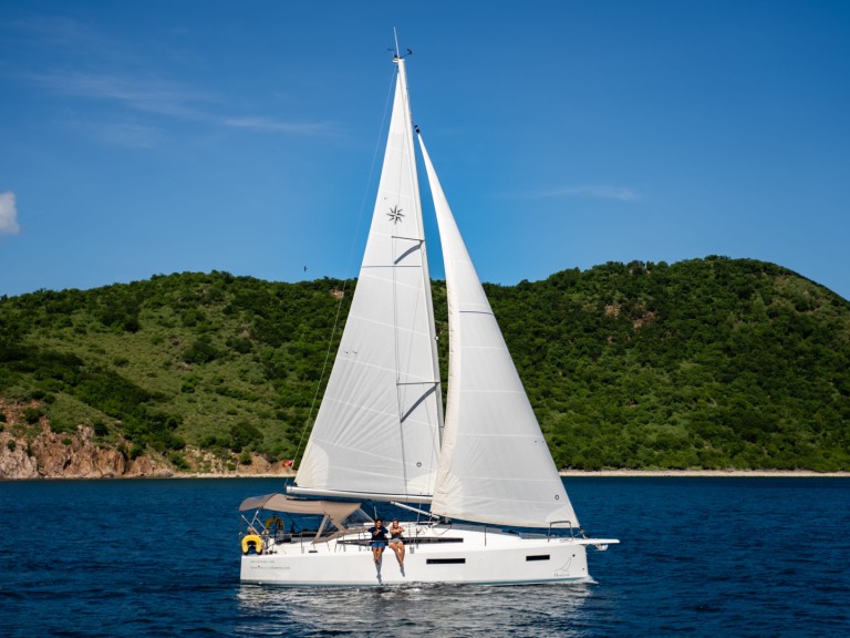 Hire Sailboat Jeanneau with a boat licence