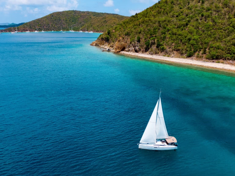 Hire Sailboat Jeanneau with a boat licence