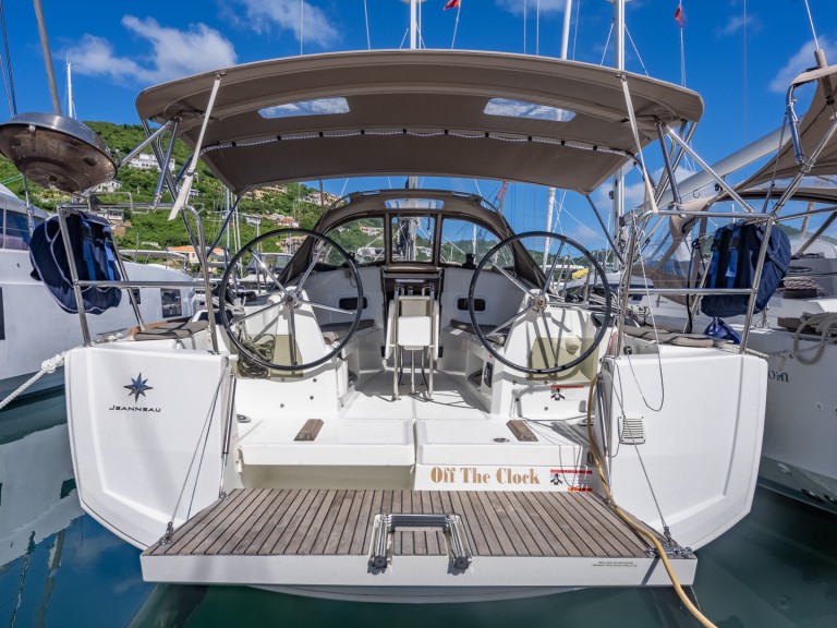 Sailboat to hire Road Town at the best price