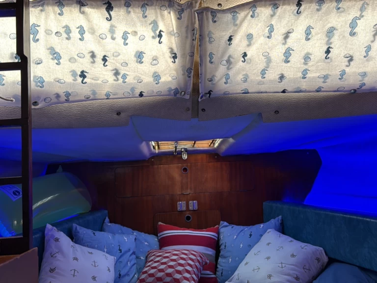 Hire Motorboat Rio with a boat licence