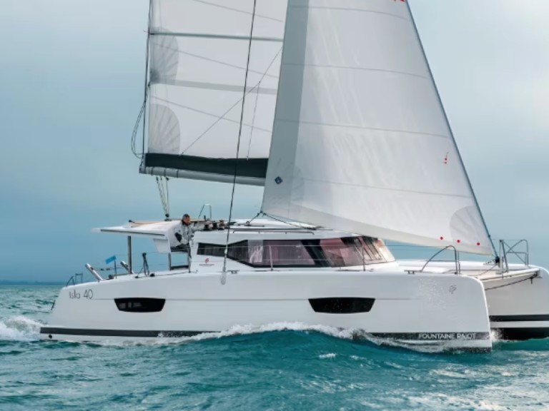 Charter a Fountaine Pajot Isla 40 in Arzon on Samboat