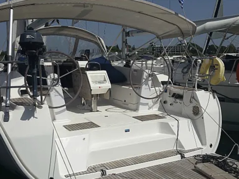 Sailboat to hire Sami at the best price