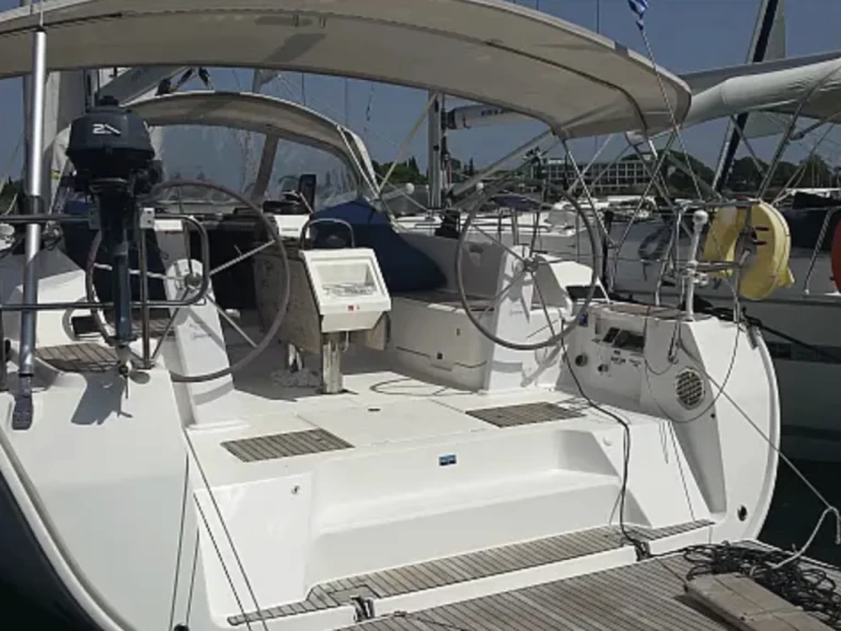 Sailboat to hire Sami at the best price