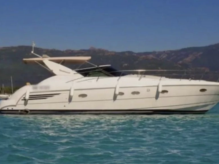 Hire Motorboat Trojan with a boat licence