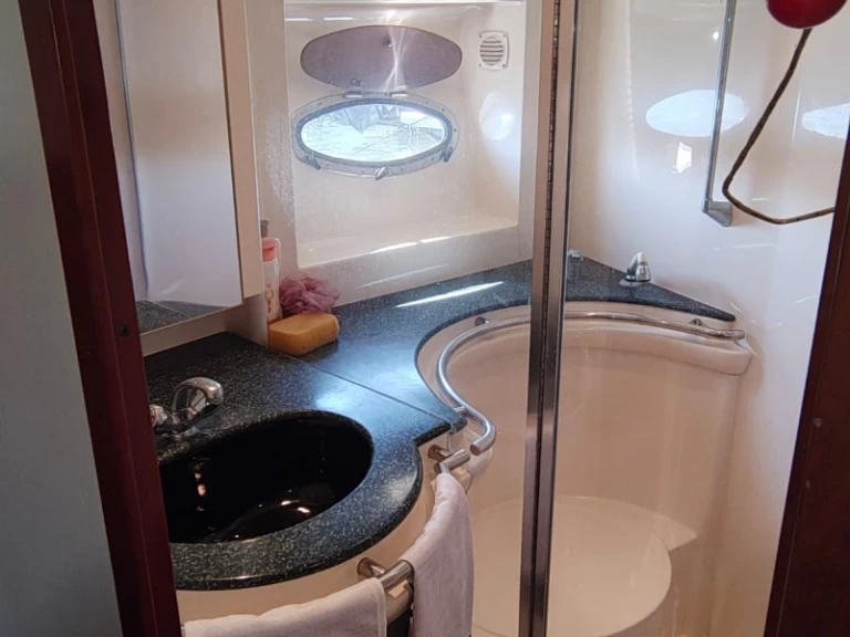 Yacht charter Terracina - Trojan Carver 440 on SamBoat