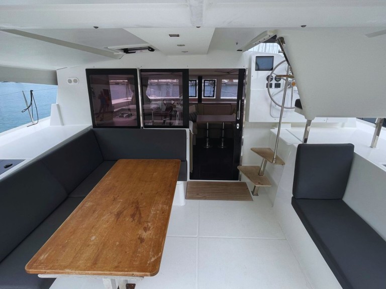 Hire Catamaran Fountaine Pajot with a boat licence