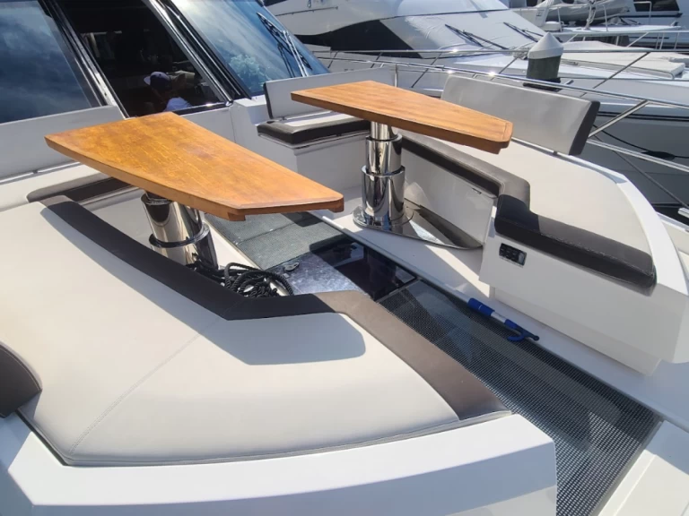 Hire Luxury Yacht with or without skipper Galeon Miami Beach