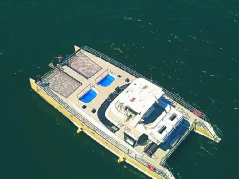 Hire a Twin Cat Twin Cat 73FT Puntarenas