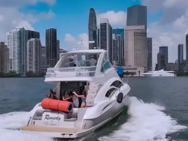 Hire Luxury Yacht with or without skipper Cruisers Miami Beach