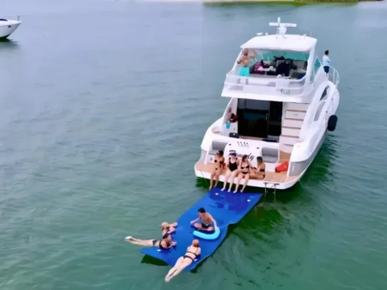 Yacht hire Miami Beach cheap 48 Cruiser 